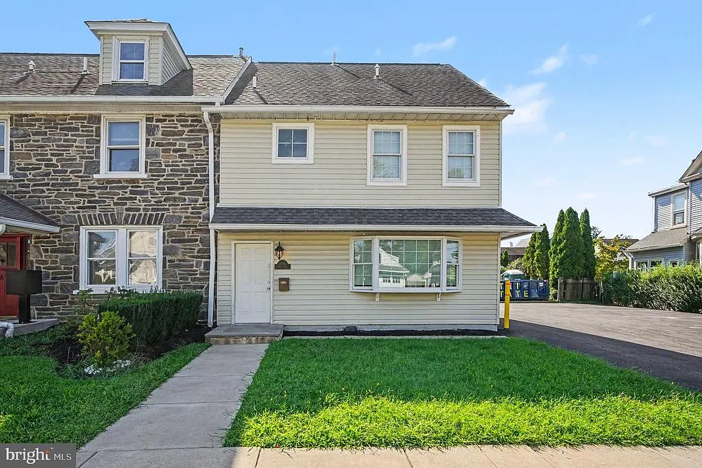 3 bed, 4.0 bath, 3600 sqft, $2,900 — Photo 1