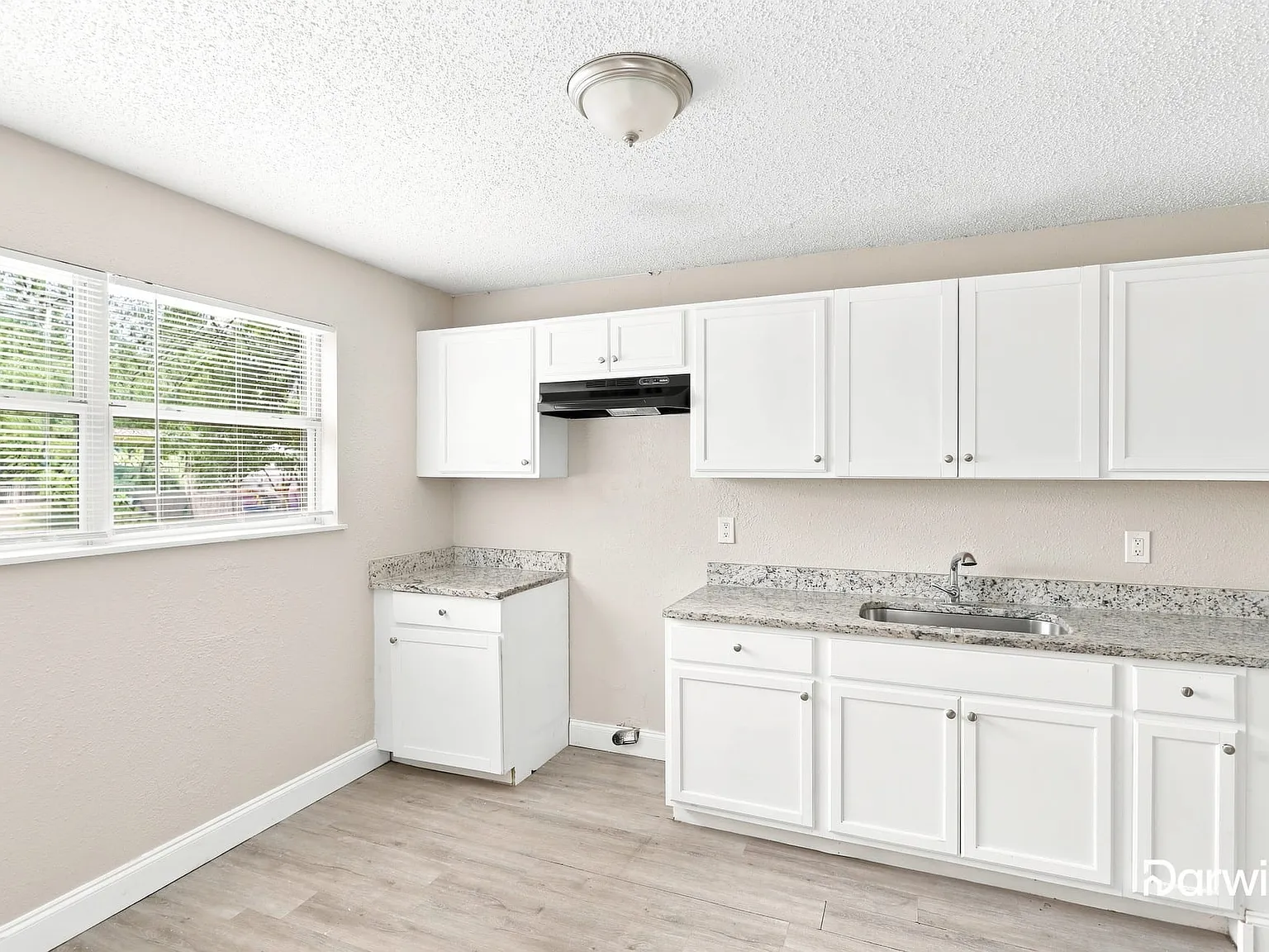 3 bed, 1.0 bath, 975 sqft, $1,475 — Photo 3