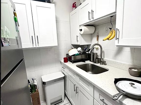 5th image of 384 Park Pl APT 2
