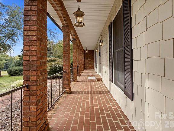 4th image of 3121 Oakmont Rd