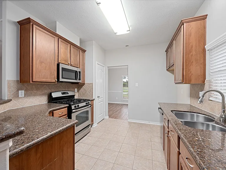 6118 Pine Lakes Dr — Photo 7