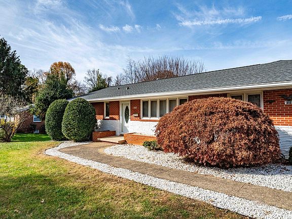 5th image of 1308 Lynnwood Dr