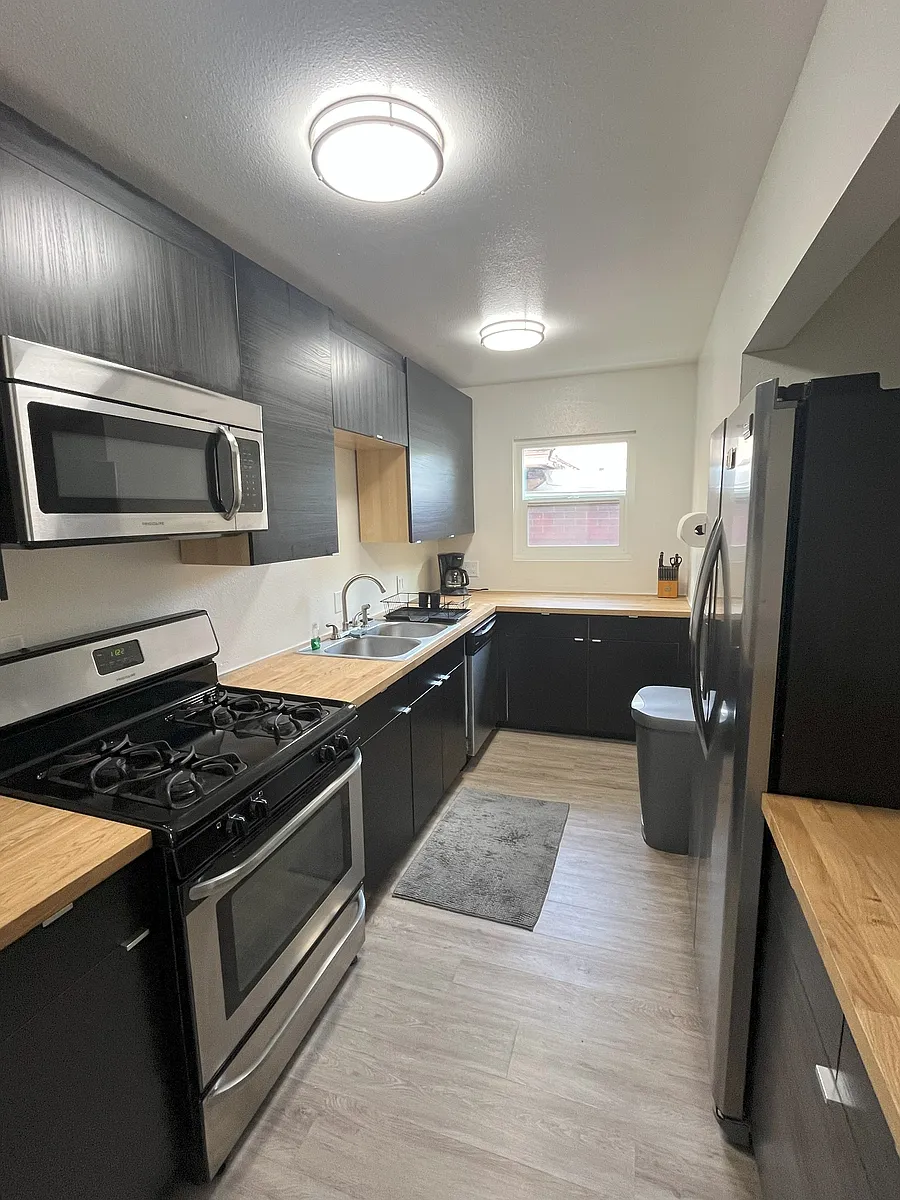 Kitchen - 1924 Park Grove Ave #3