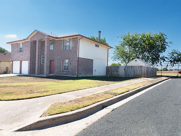 3rd image of 1601 Lantana Dr