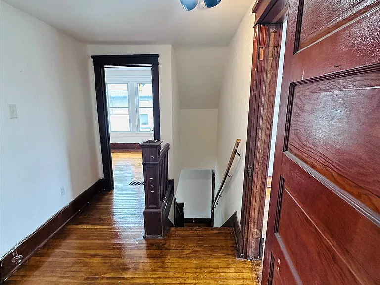 210 Squires Ave — Photo 14