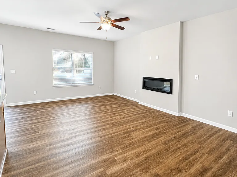 4725 Muskogee Dr — Photo 2