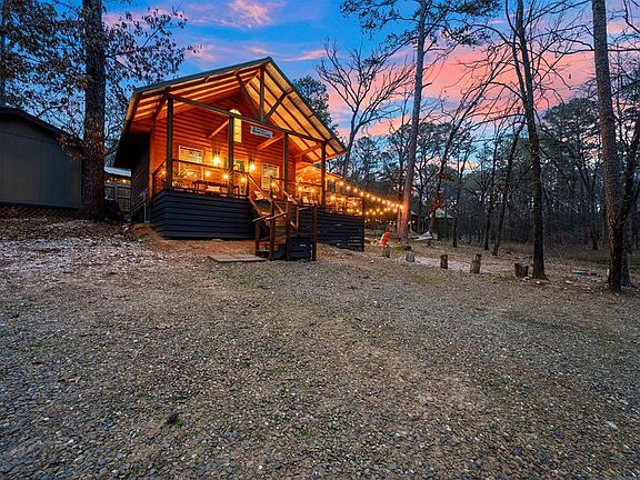 2nd image of 590 Chinook Rd