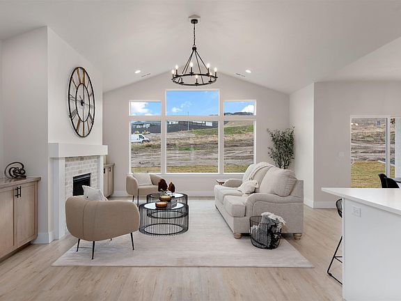 3rd image of 1104 S Florida Loop