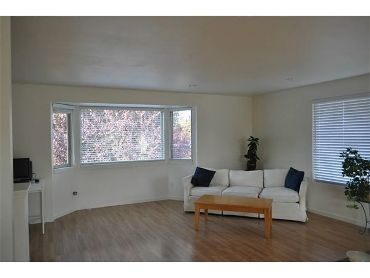 Building Photo - 2433 Fieldview Dr