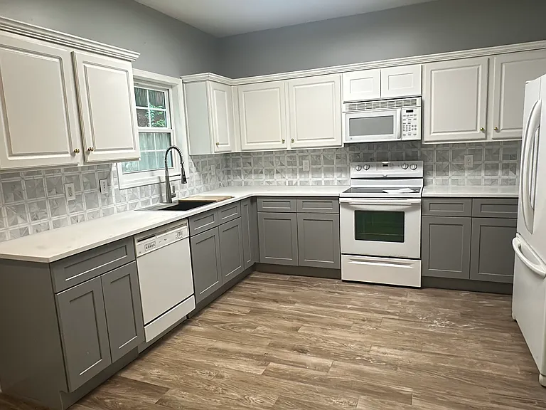 2400 Kirkstone Dr — Photo 11