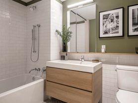 243 W 28th St