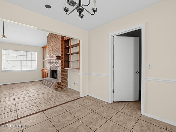 5th image of 496 Chelsea Dr