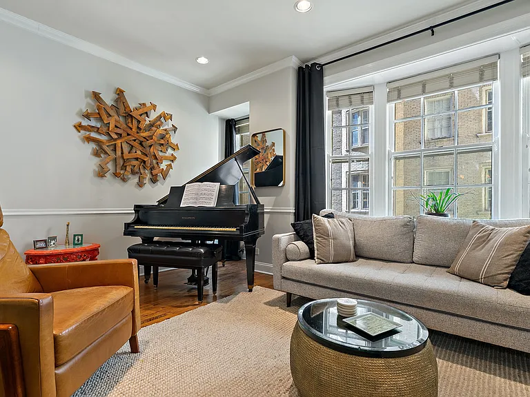 70 E Scott St #308 — Photo 7