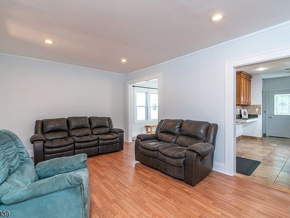 5th image of 112 Butler Ave