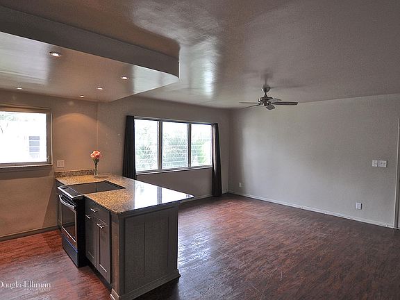 2nd image of 700 Bayshore Dr APT 28
