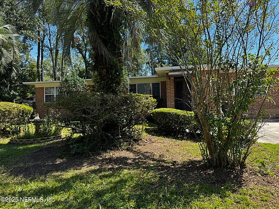 3rd image of 4924 HAMPSHIRE Drive