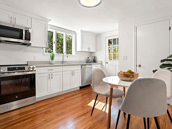 4th image of 18 Farm Ave