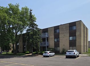 15 Piper Ln APT 102, Prospect Heights, IL 60070