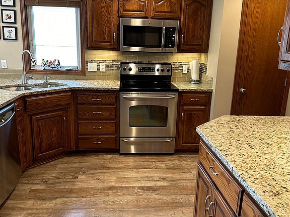 3rd image of 16709 Jaynes Cir