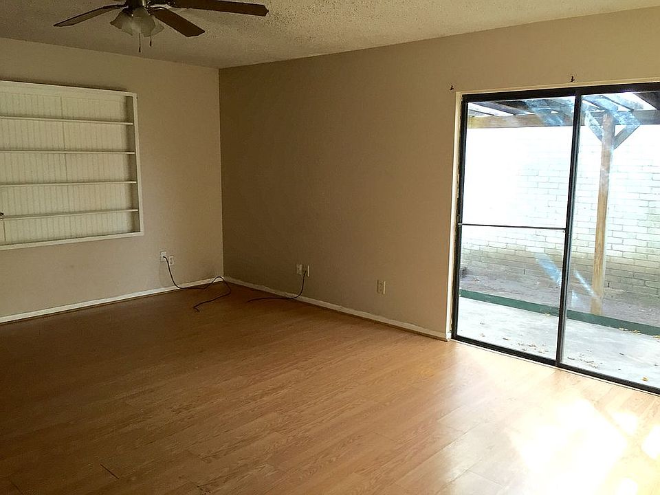 Large Living room & patio