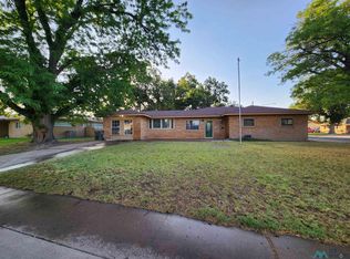 1511 Lincoln Dr, Carlsbad, NM 88220