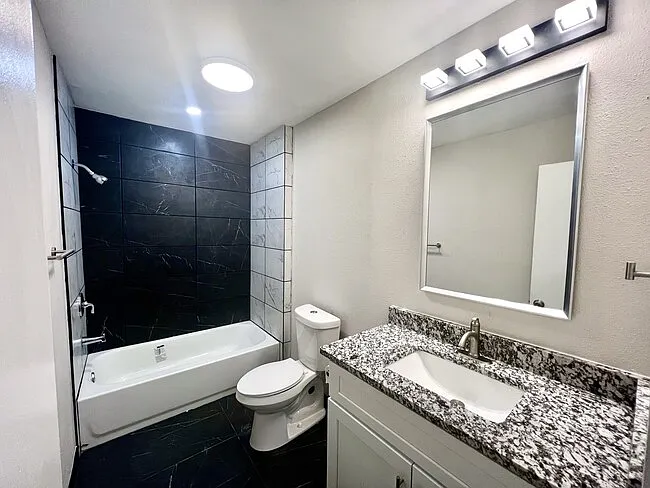 2700 At Homewood Apartments — Photo 7