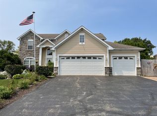 38446 N Creek Ct, Beach Park, IL 60087