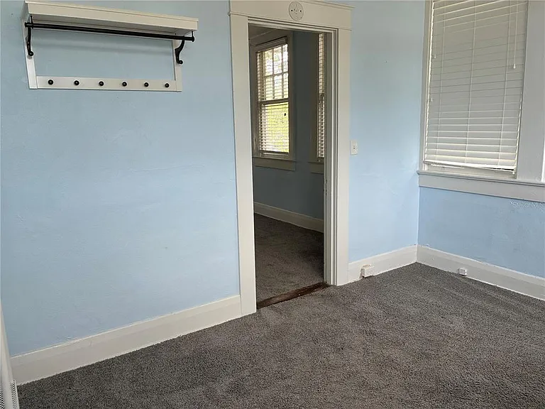 611 S Willow Ave — Photo 26