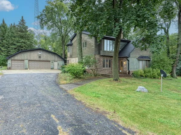 6N331 Keeney Rd, Roselle, IL 60172