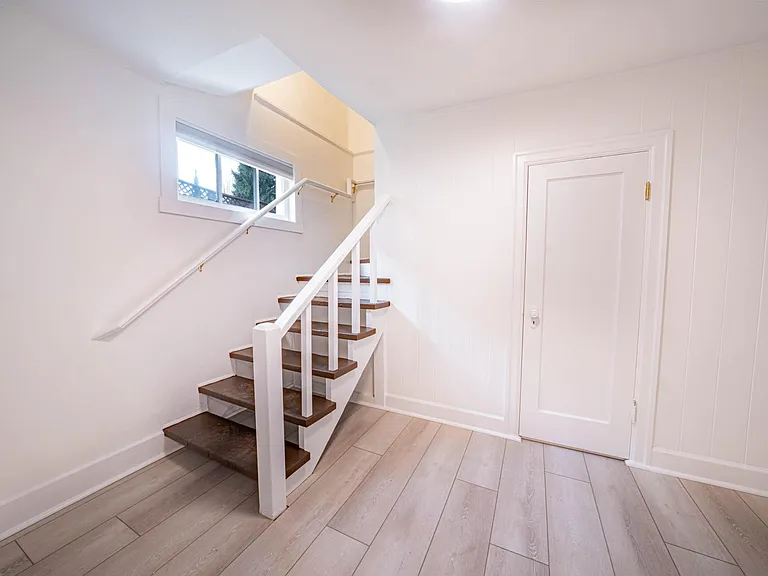 Foyer/Office & Door to Front Closet