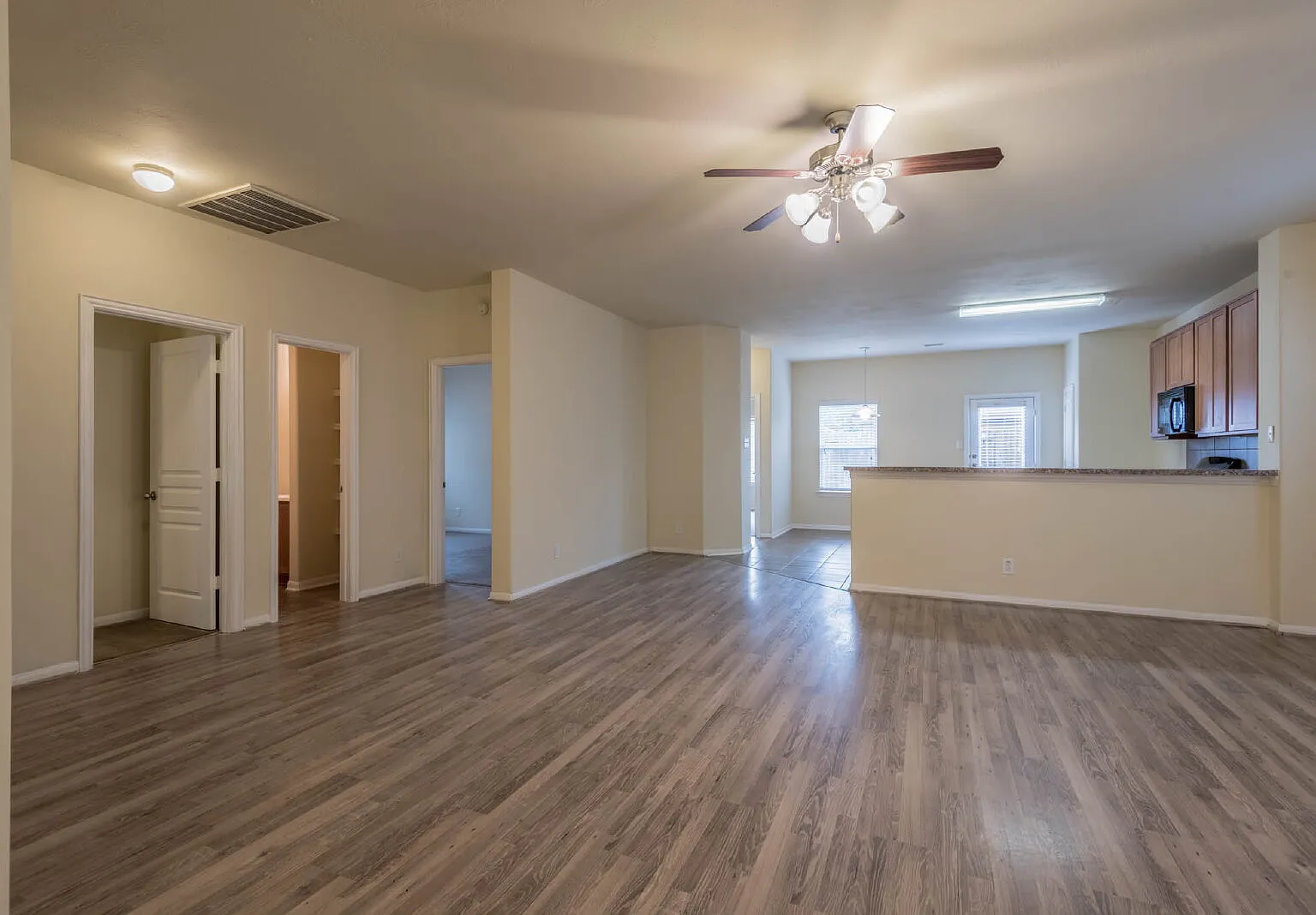 3 bed, 2.0 bath, 1639 sqft, $1,835 — Photo 4