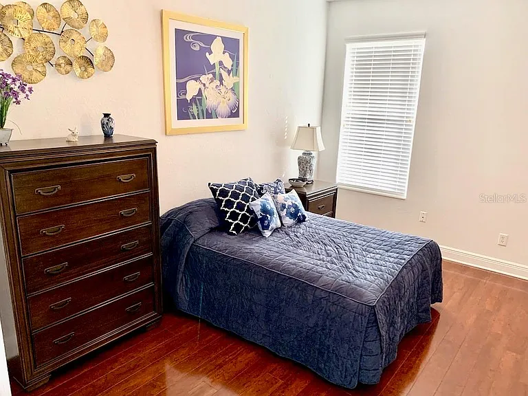 24312 Westgate Blvd — Photo 33