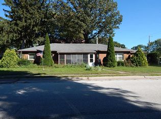 433 8th St, Bettendorf, IA 52722