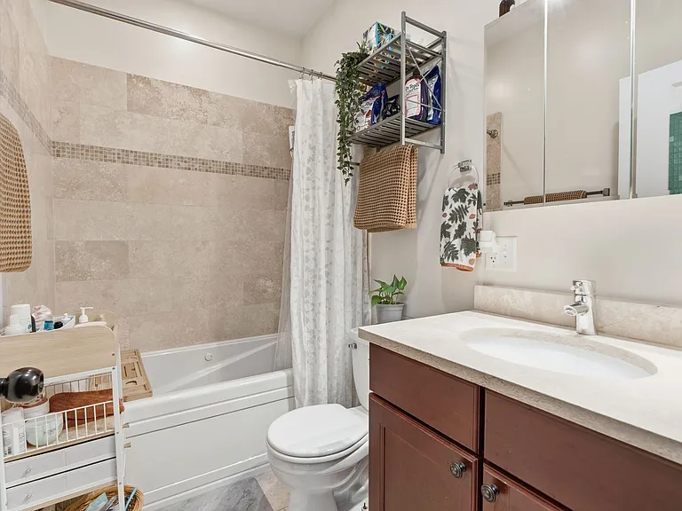 Hinman Court Condos — Photo 38