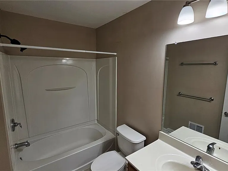 1814 Majestic Dr S — Photo 16