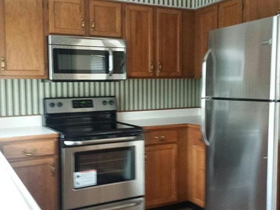 3rd image of 1881 Bridgestone Dr