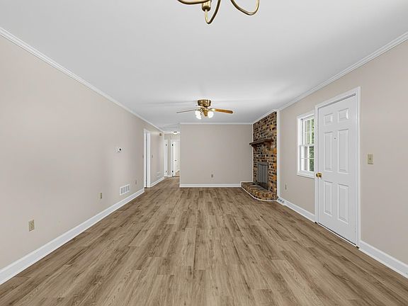 3rd image of 300 Drury Ln