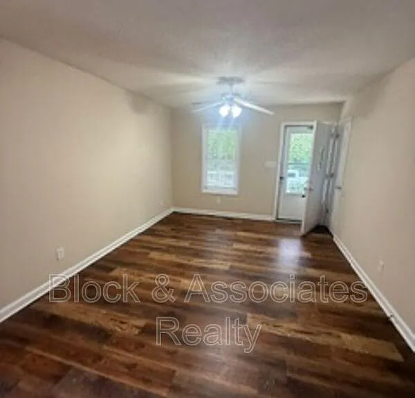 724 Breeze Hill Rd — Photo 3