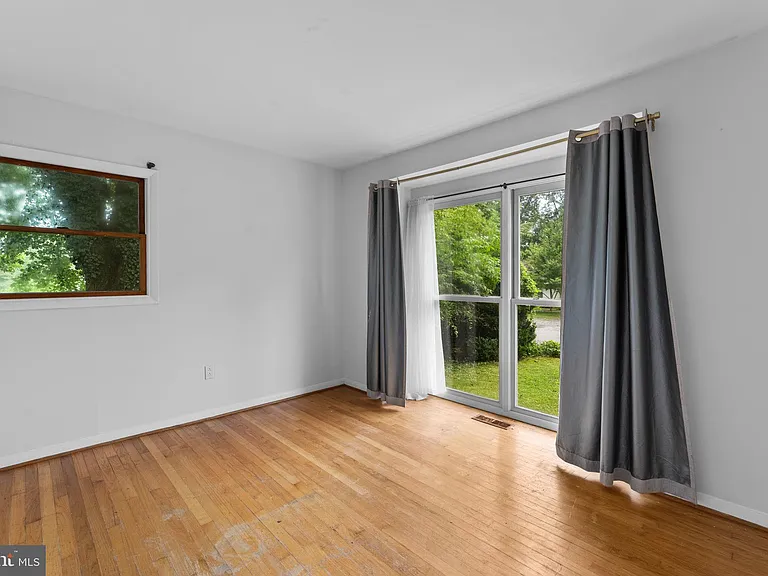 203 Maple St — Photo 11