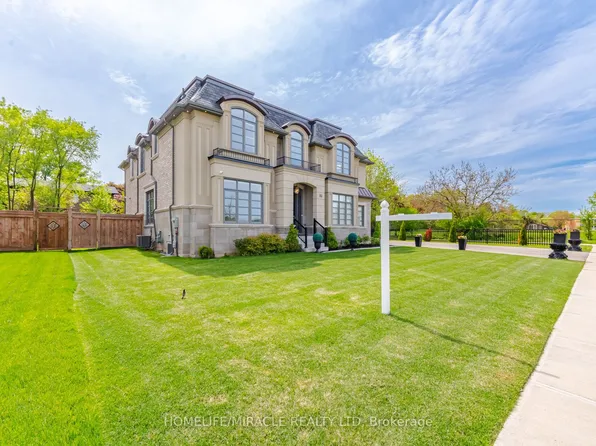225 Prince George Cres, Oakville, ON L6L 0G5