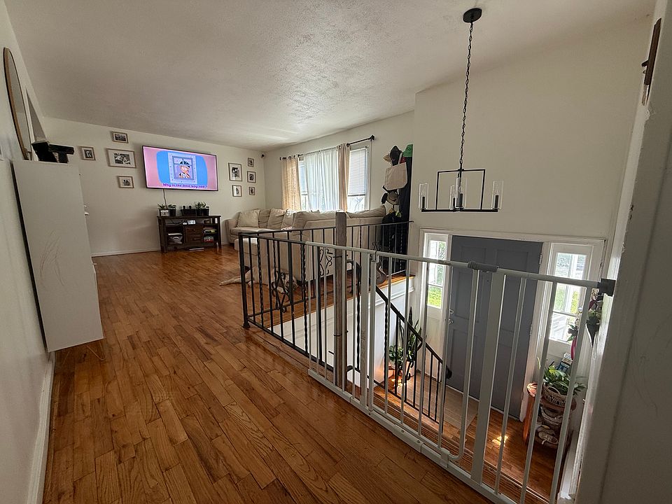 1st image of 129 Vails Gate Heights Dr #1