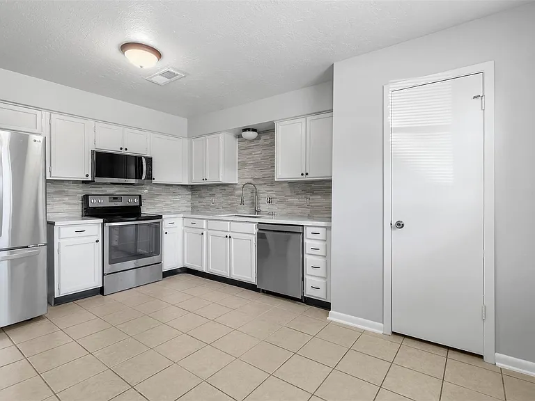 4215A Louetta Rd — Photo 8
