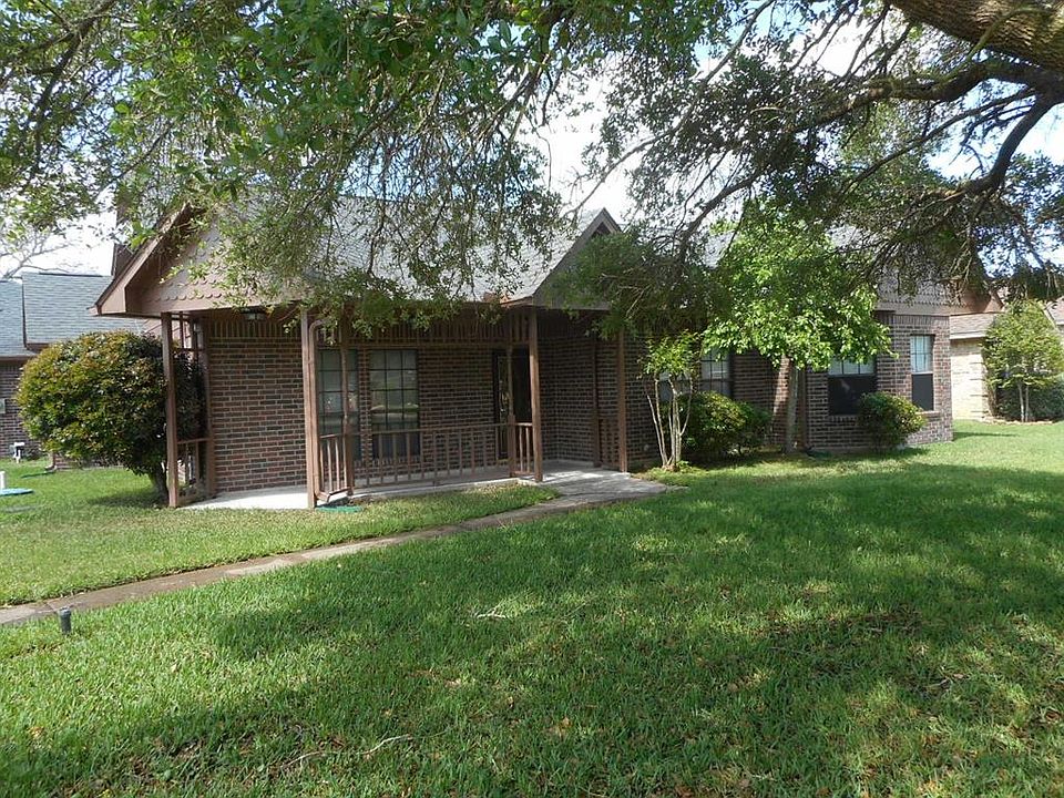 1st image of 213 River Oaks Dr