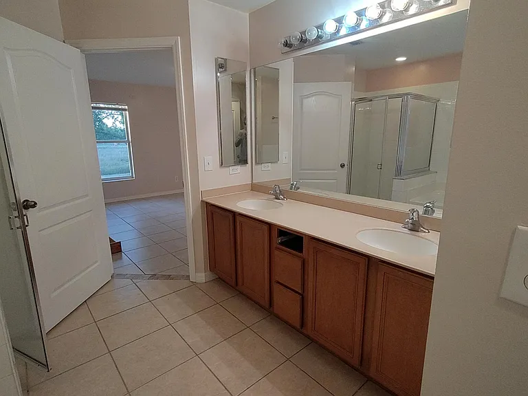 2108 NW 24th Ave — Photo 18