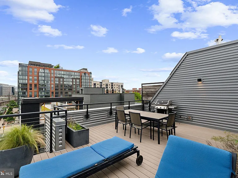 911 2nd St NE #207 — Photo 19
