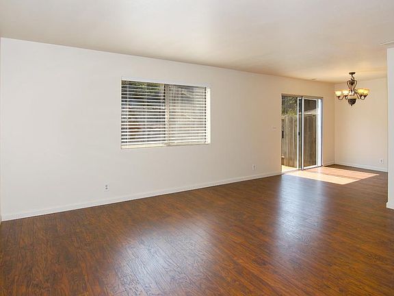 4th image of 391 Clifford Ave
