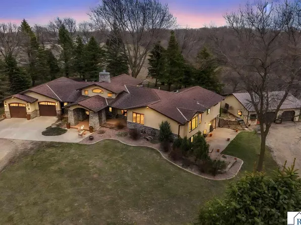 60639 211th St, Eagle Lake, MN 56024