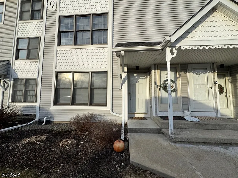 42 Burlington Ct
