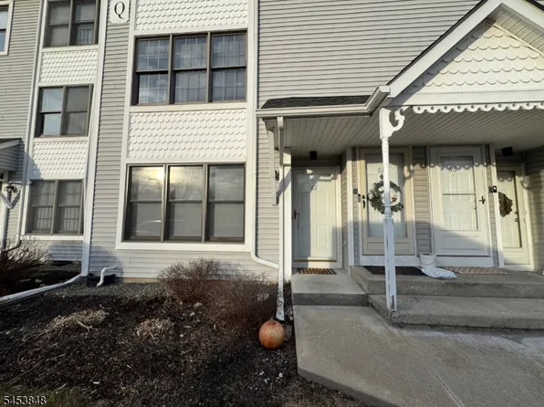 42 Burlington Ct, Hamburg, NJ 07419