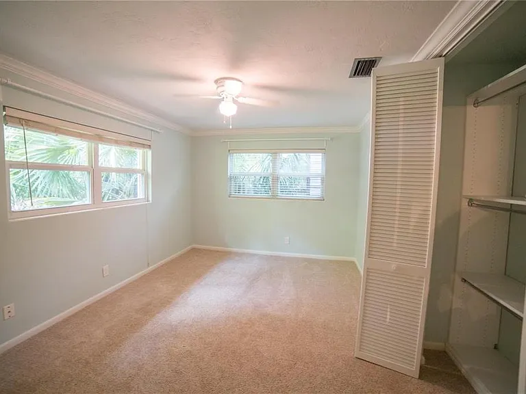 1009 NW 39th Dr — Photo 15
